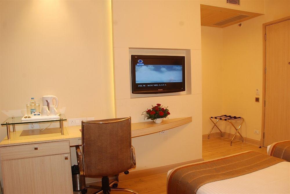 Sarovar Portico Naraina, Hotel Nueva Delhi Exterior foto