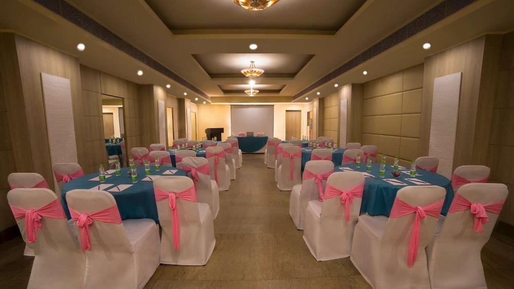 Sarovar Portico Naraina, Hotel Nueva Delhi Exterior foto