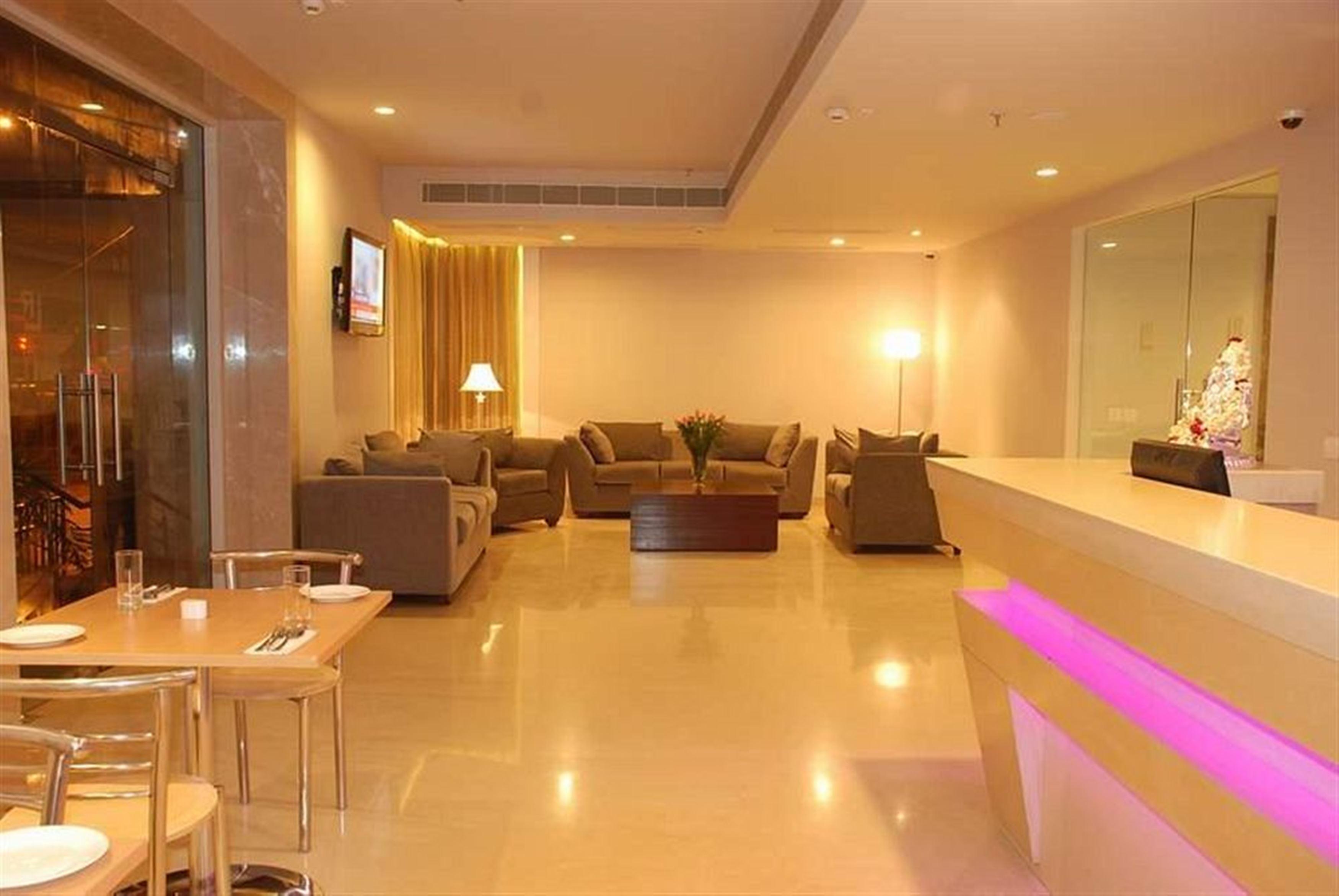 Sarovar Portico Naraina, Hotel Nueva Delhi Exterior foto