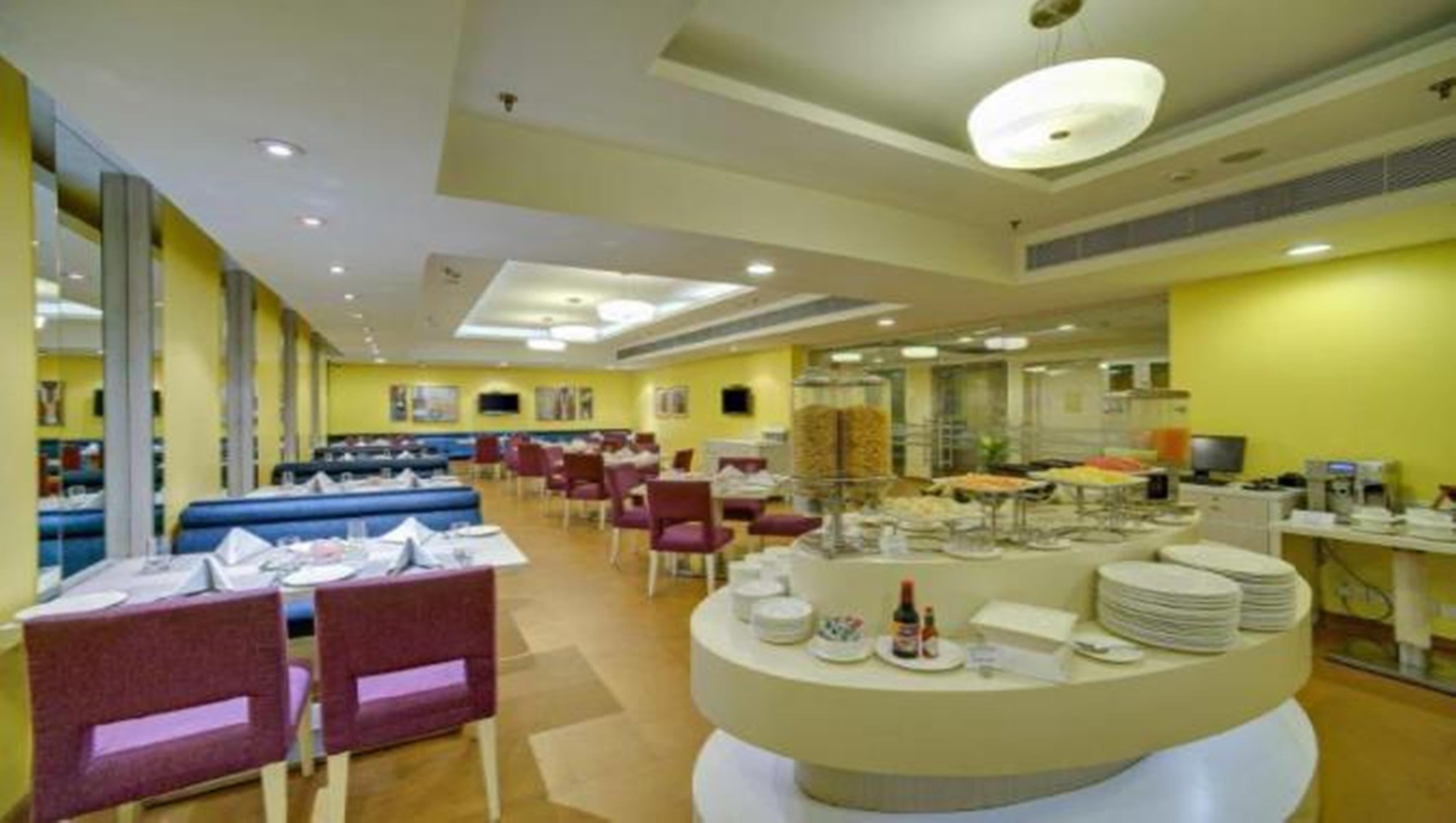 Sarovar Portico Naraina, Hotel Nueva Delhi Exterior foto