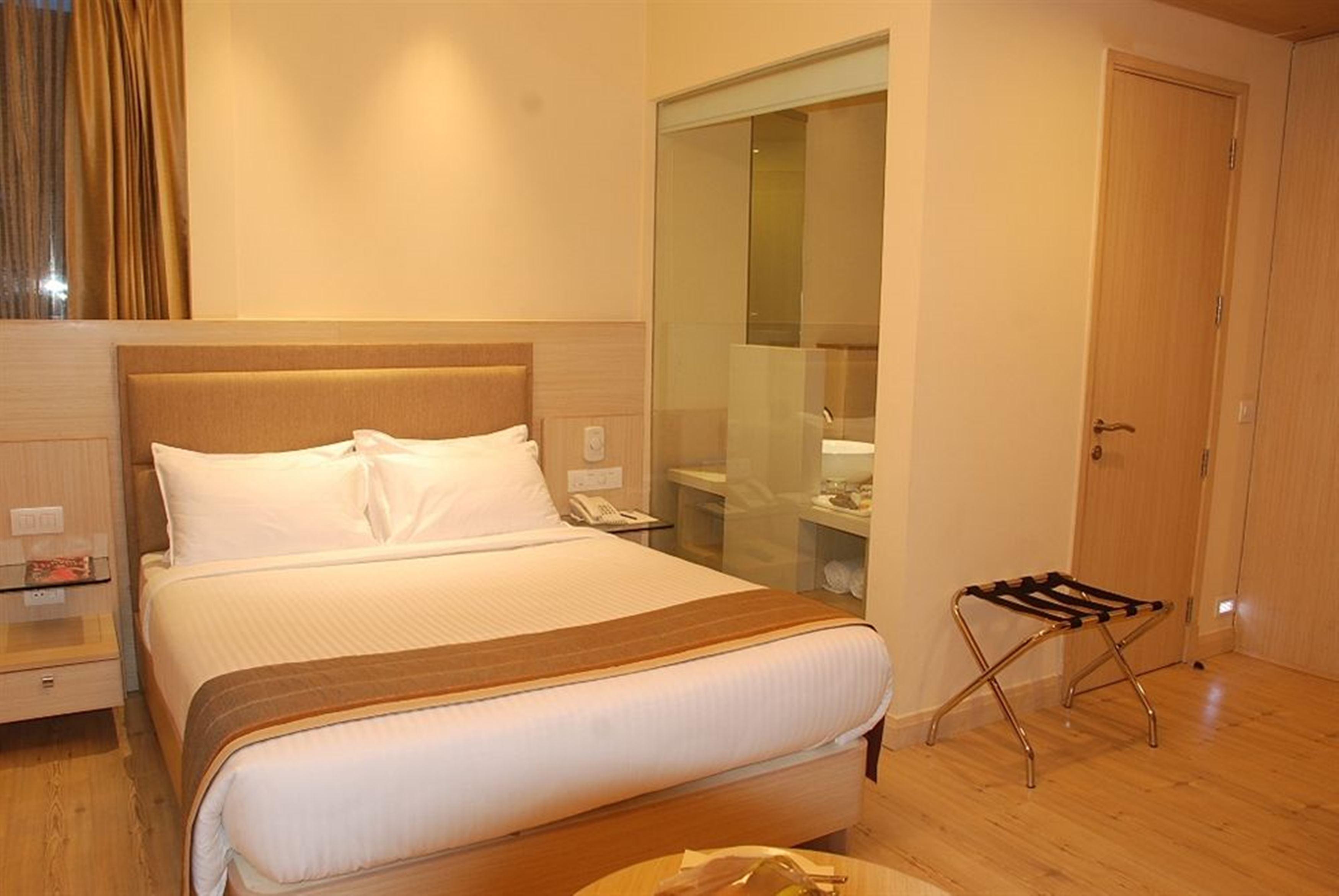 Sarovar Portico Naraina, Hotel Nueva Delhi Exterior foto