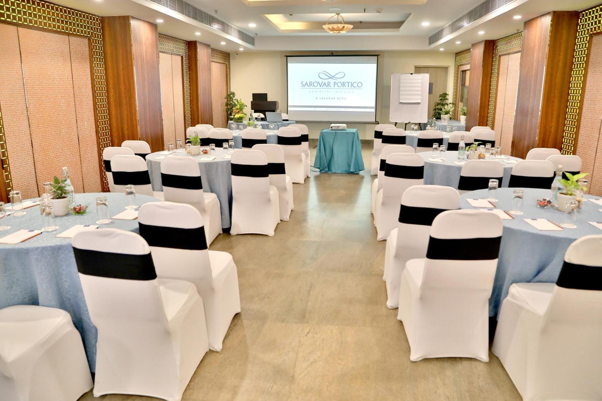 Sarovar Portico Naraina, Hotel Nueva Delhi Exterior foto