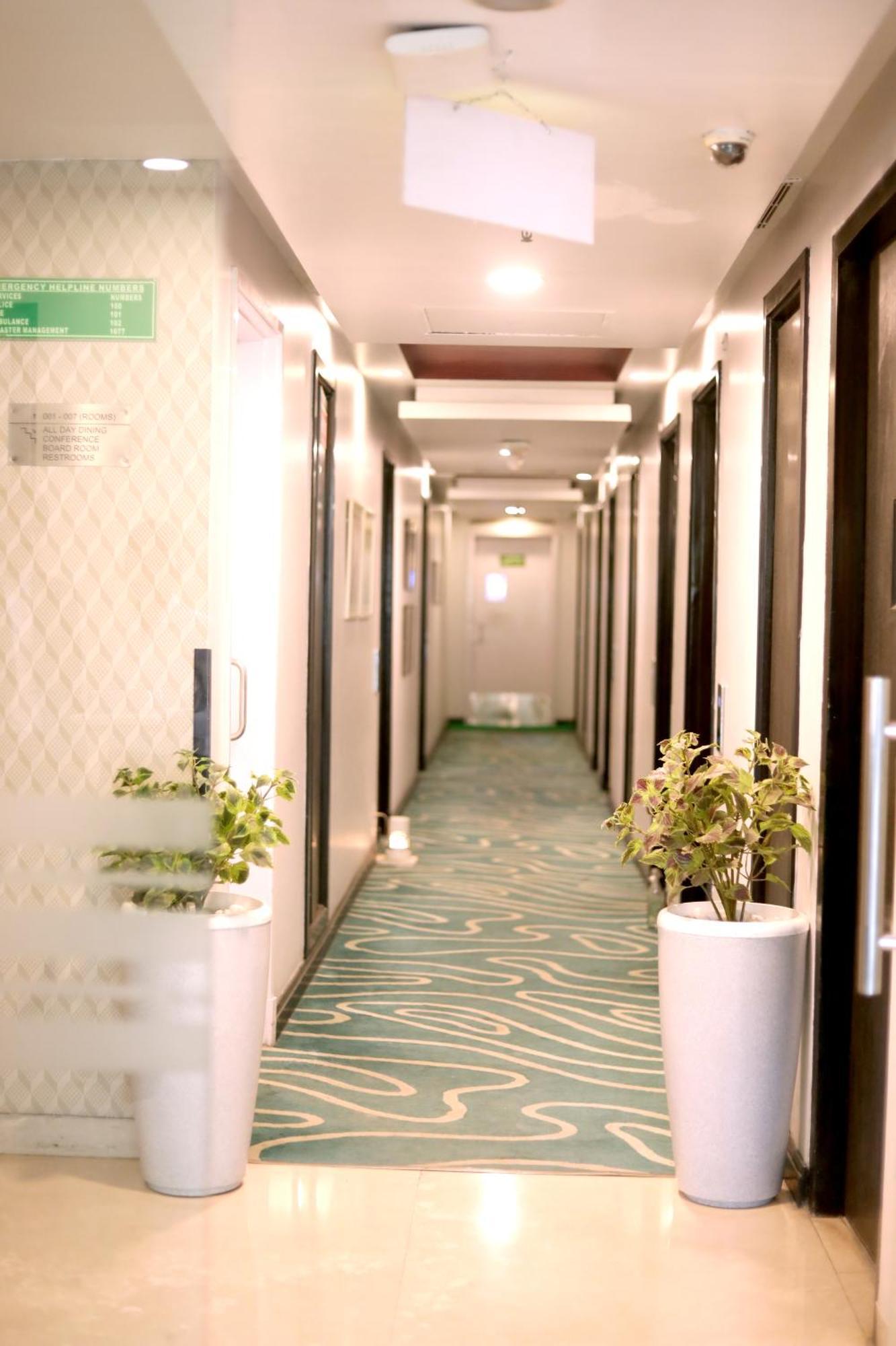 Sarovar Portico Naraina, Hotel Nueva Delhi Exterior foto
