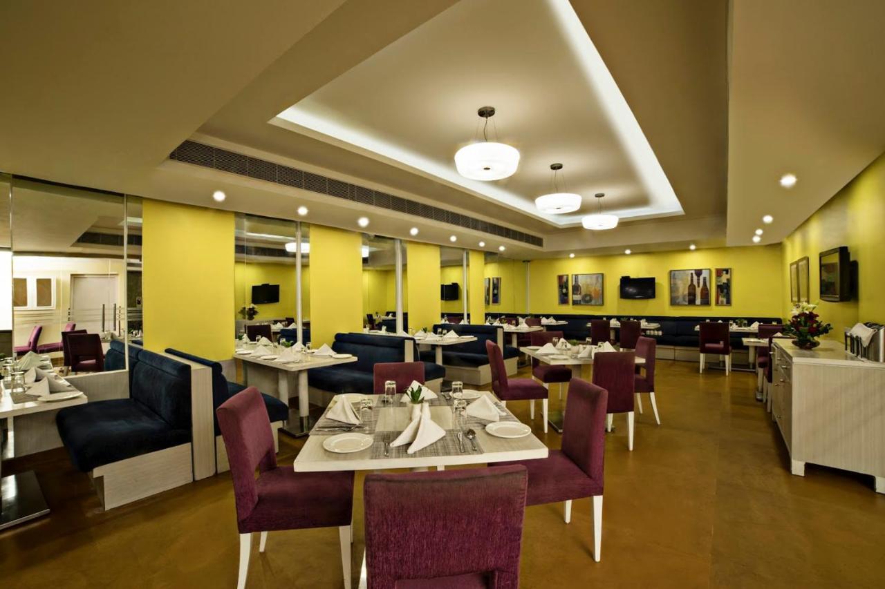 Sarovar Portico Naraina, Hotel Nueva Delhi Exterior foto